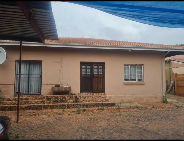 3 BEDROOM HOUSE FOR SALE IN ROODEPOORT CENTRAL